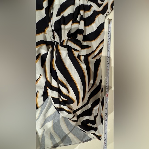 ASOS Women’s Zebra Print Long Sleeve Deep V-Neck Blouse Size 8 - Picture 13 of 14